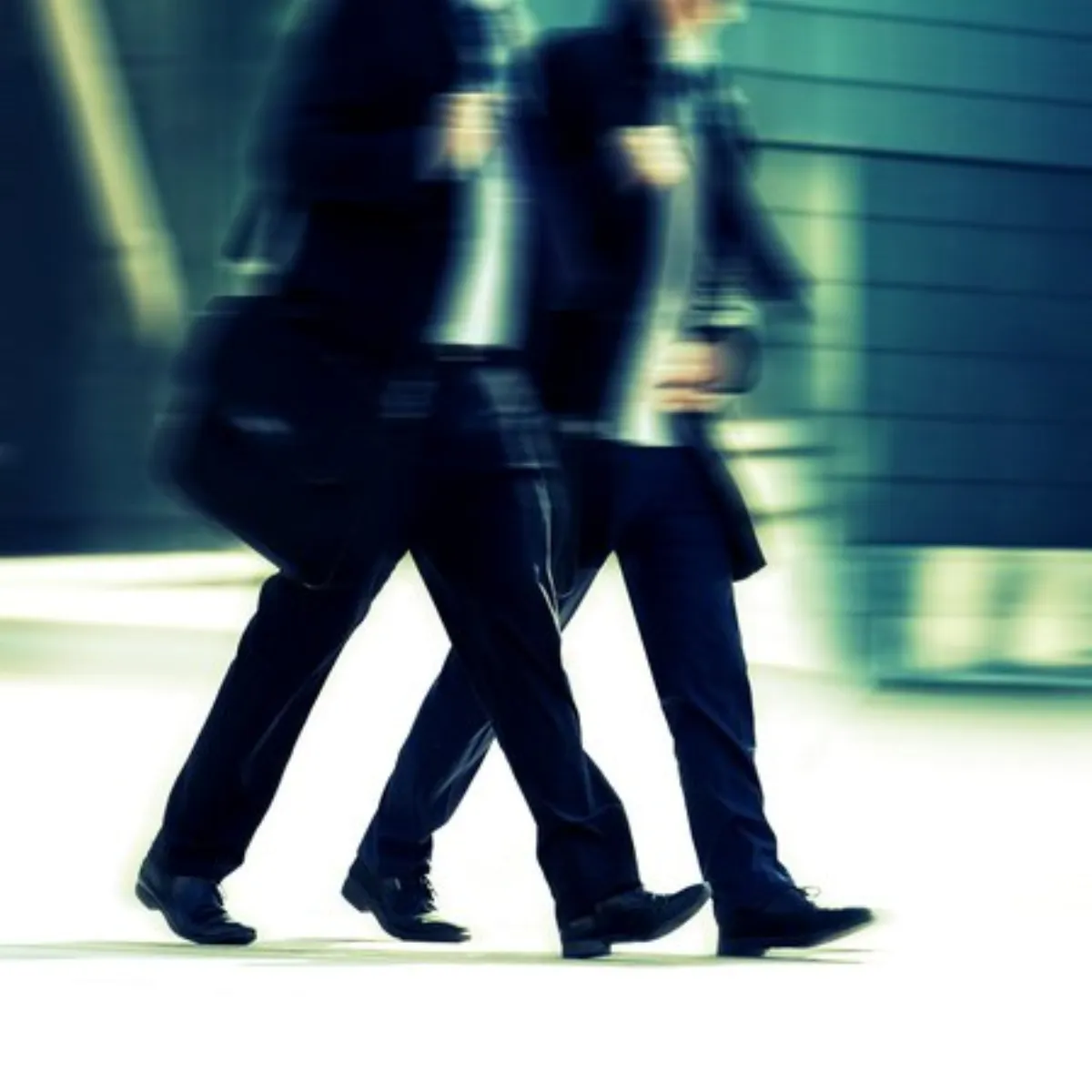 Social synchronicity &mdash; matched movements in pedestrians